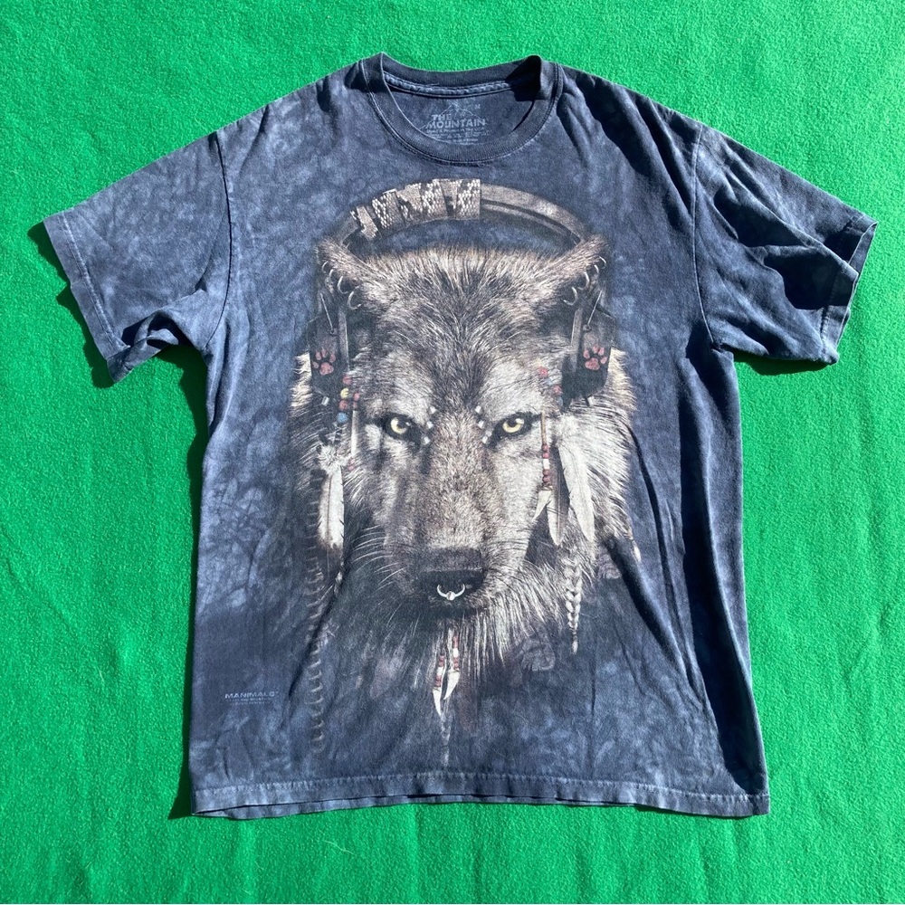 The mountain by liquid blue wolf shirt mens medium